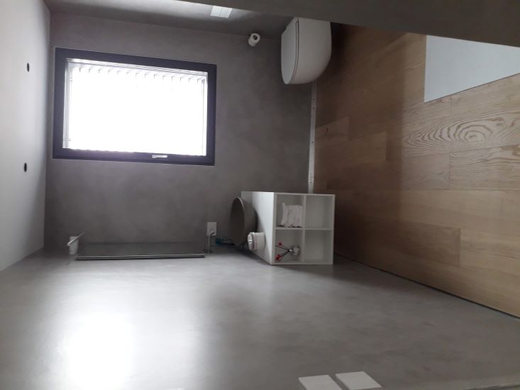 pareti bagno in microcemento