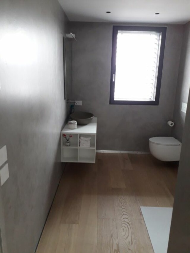 pareti bagno in microcemento