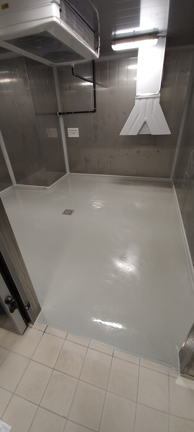Resina su cella frigo Resina su cella frigo