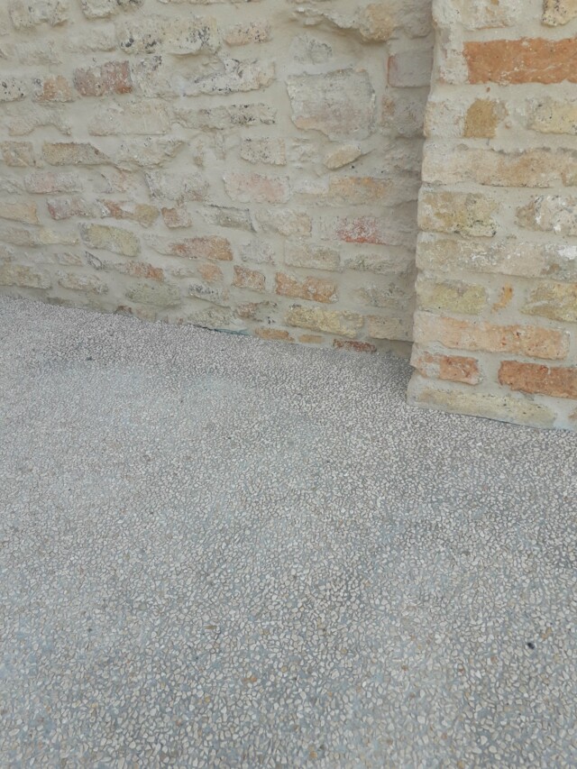 Sarone e pietre Sarone e pietre
