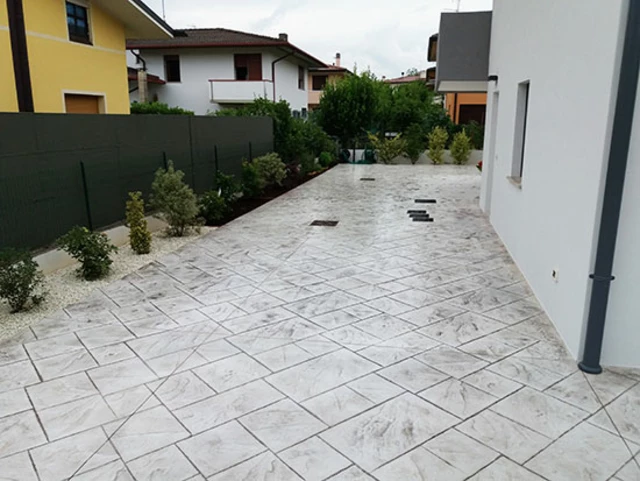 Pavimento area esterna casa Pavimento area esterna casa